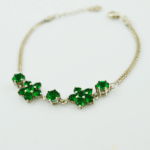 pulsera con flores verdes