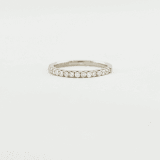 anillo con diamantes