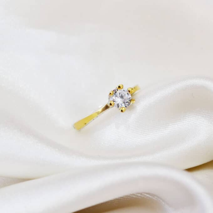 anillo de compromiso de plata con oro