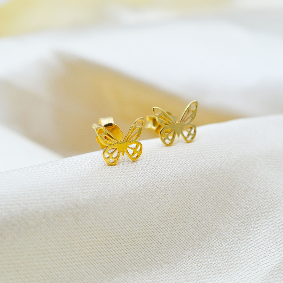 Aretes Mariposa de oro 18k - Imagen 2